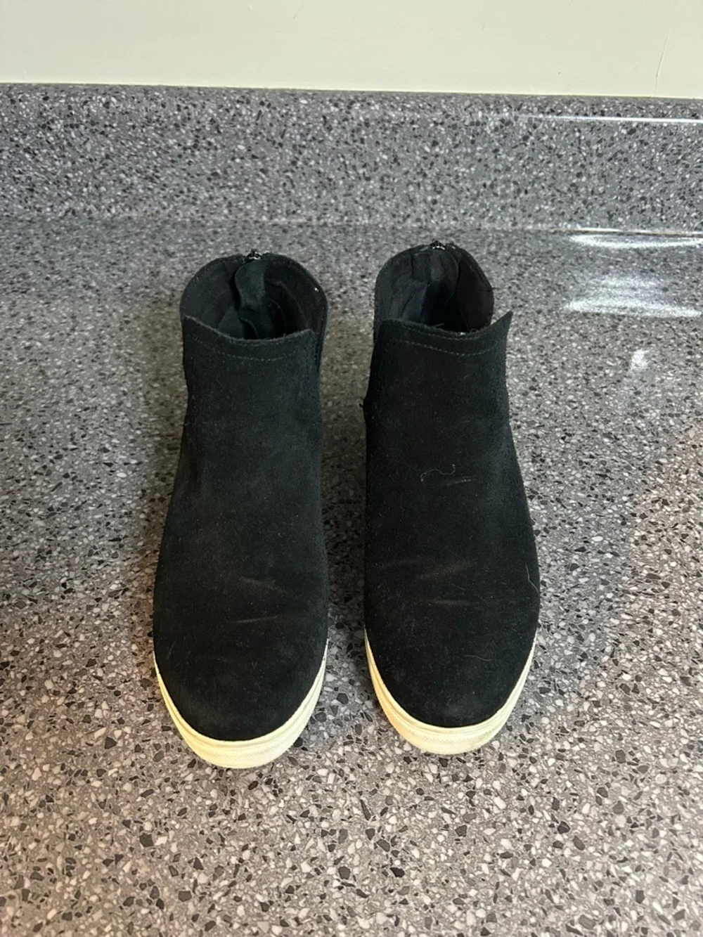Blondo black suede